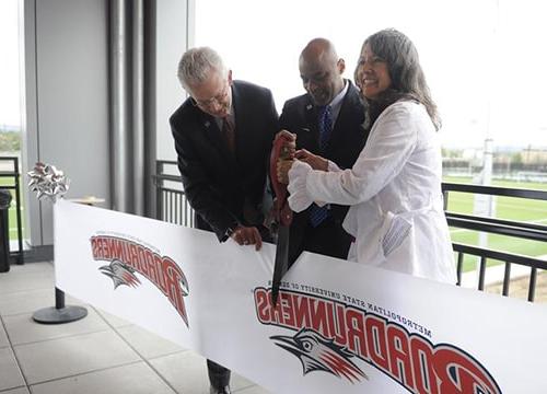 蒙特罗朱迪, Mayor Michael Hancock and President Stephen Jordan attend a ribbon cutting ceremony at Metropolitan State University May 6, 2015 to celebrate the completion of the University's $23.6 million Regency Athletic Complex at 密歇根州立大学丹佛.